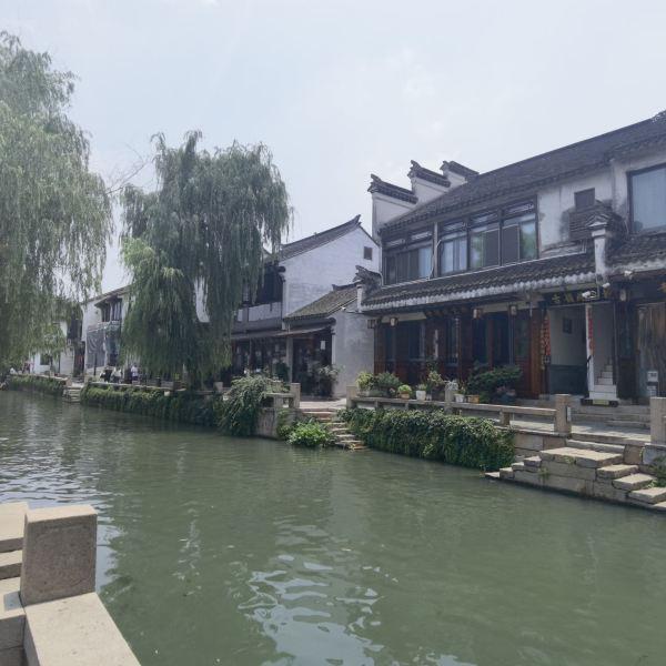 救援受困山洞的男子